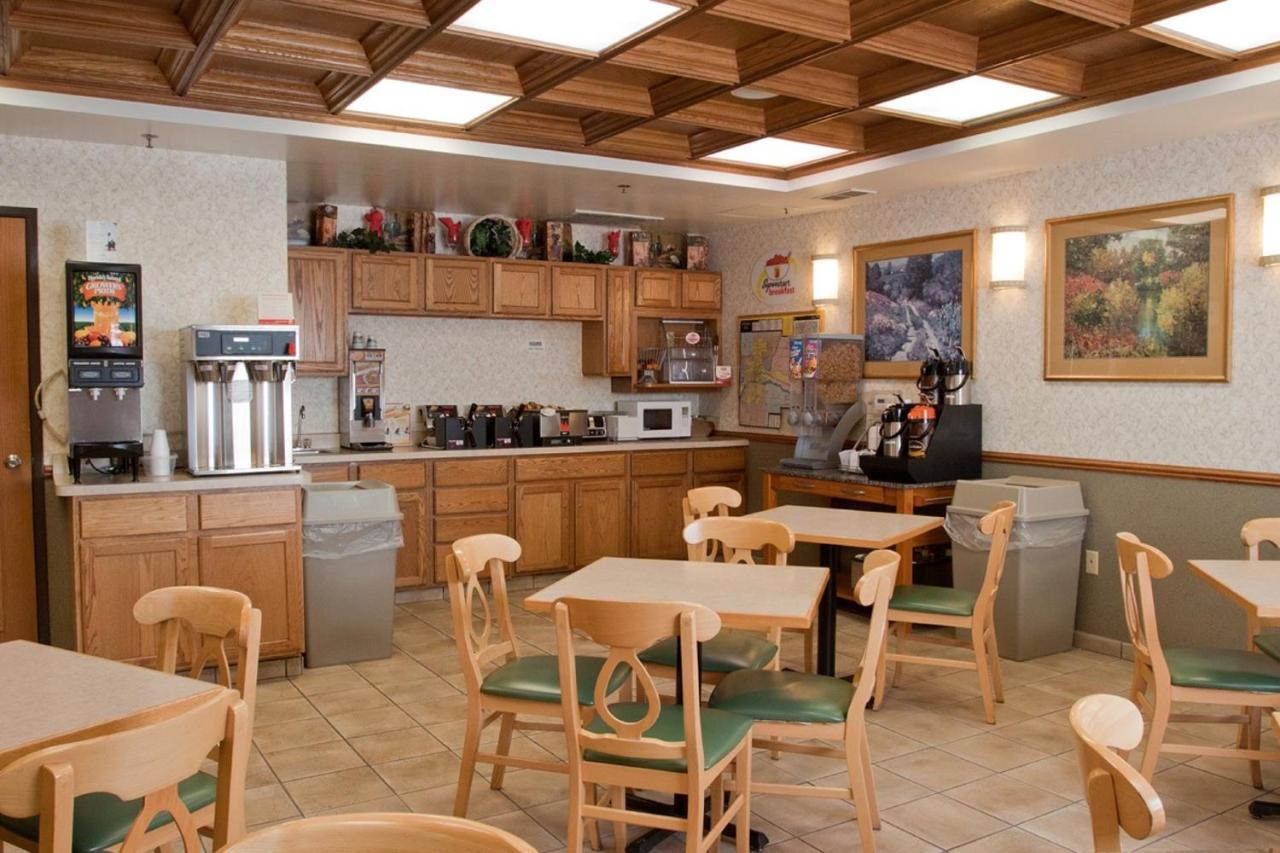 Hotel Super 8 By Wyndham Ottawa Starved Rock Zewnętrze zdjęcie